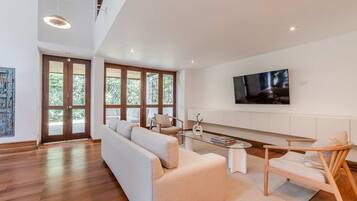 House | 5 bedrooms, Internet