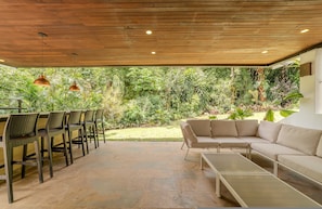 House | 5 bedrooms, Internet - w Incredible 5BR House w Jacuzzi in El Poblado (Medellín)
