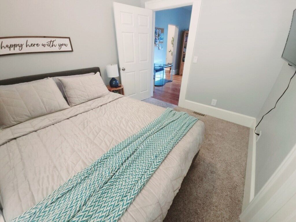 3 slaapkamers, een strijkplank/strijkijzer, wifi, beddengoed