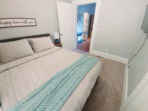 3 bedrooms, iron/ironing board, WiFi, bed sheets - State Ave|Central AC|Beach 400ft (Alpena)
