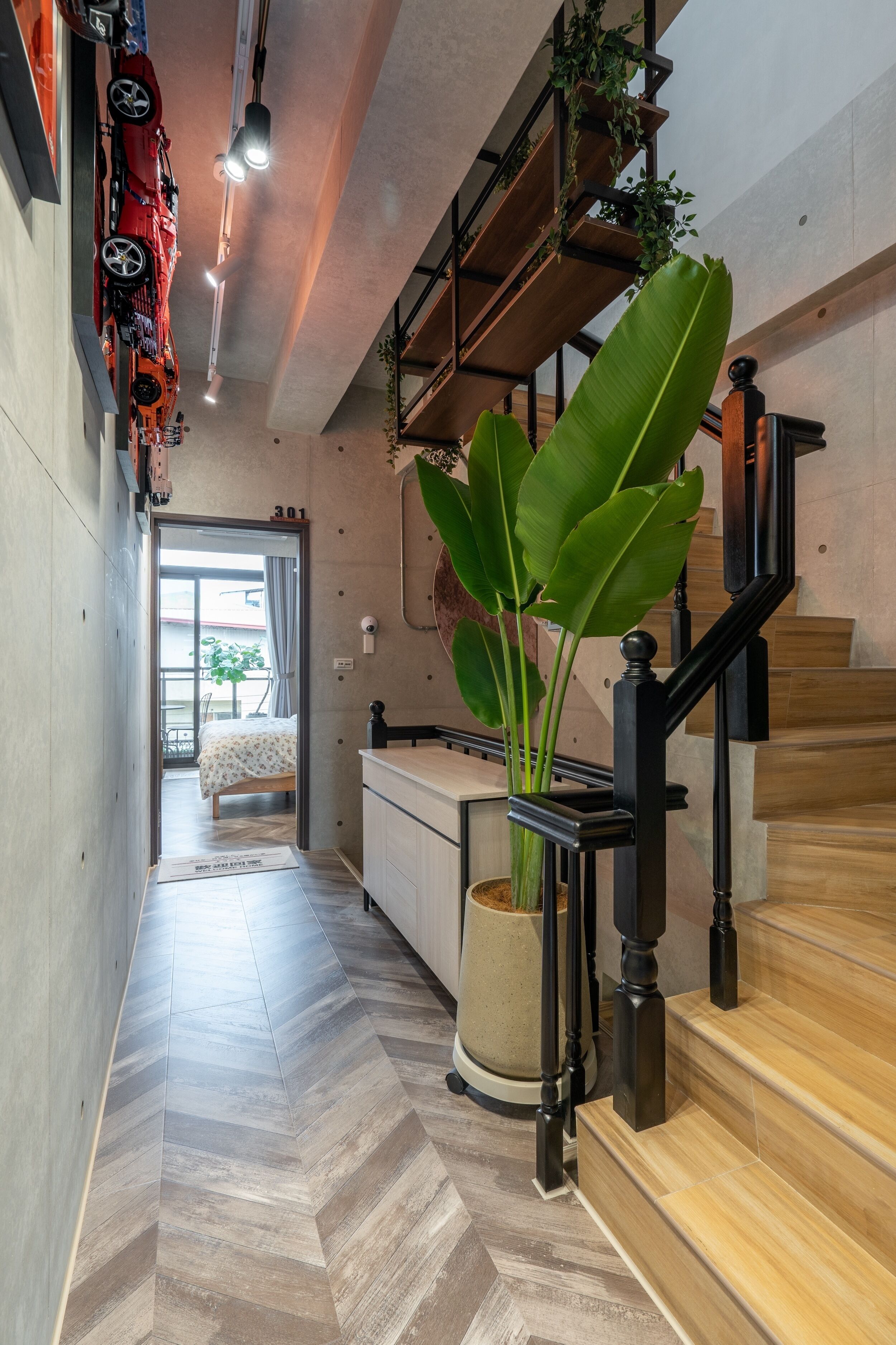 Habitación doble exclusiva | Área de sala de estar | Televisión LCD de 65 pulgadas con canales digitales y Netflix 