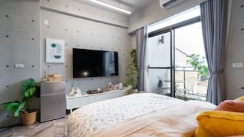 Exclusive Double Room | Individually decorated, individually furnished, desk, laptop workspace