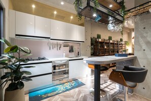 Mini-fridge, microwave, oven, stovetop - SmartStay (Caotun)