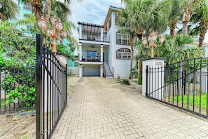 Exterior - Tuscan Tides - Custom Pool Home - powered by Island Real Estate (Holmes Beach)