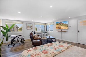 3 عدّة غرف نوم ومكواة/لوح كي وواي فاي مجانًا وملاءات أسرّة