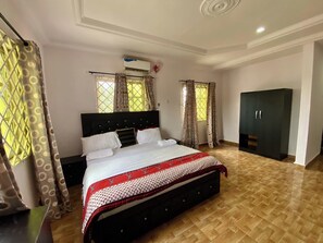 6 bedrooms, iron/ironing board, free WiFi, bed sheets