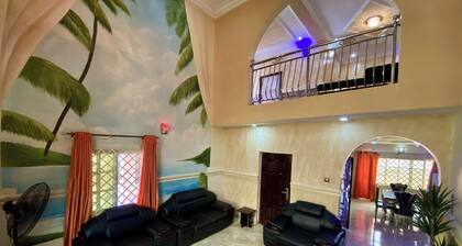 6 Bedroom Serviced Apartments In House in Benin