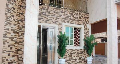 6 Bedroom Serviced Apartments In House in Benin