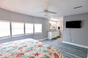 2 chambres, fer et planche à repasser, Wi-Fi gratuit, draps fournis