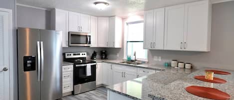 Fridge, microwave, stovetop, dishwasher