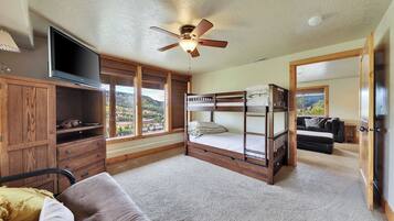 4 bedrooms, iron/ironing board, free WiFi, bed sheets