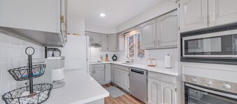 Contemporary Bungalow in Champaign Near Bakery