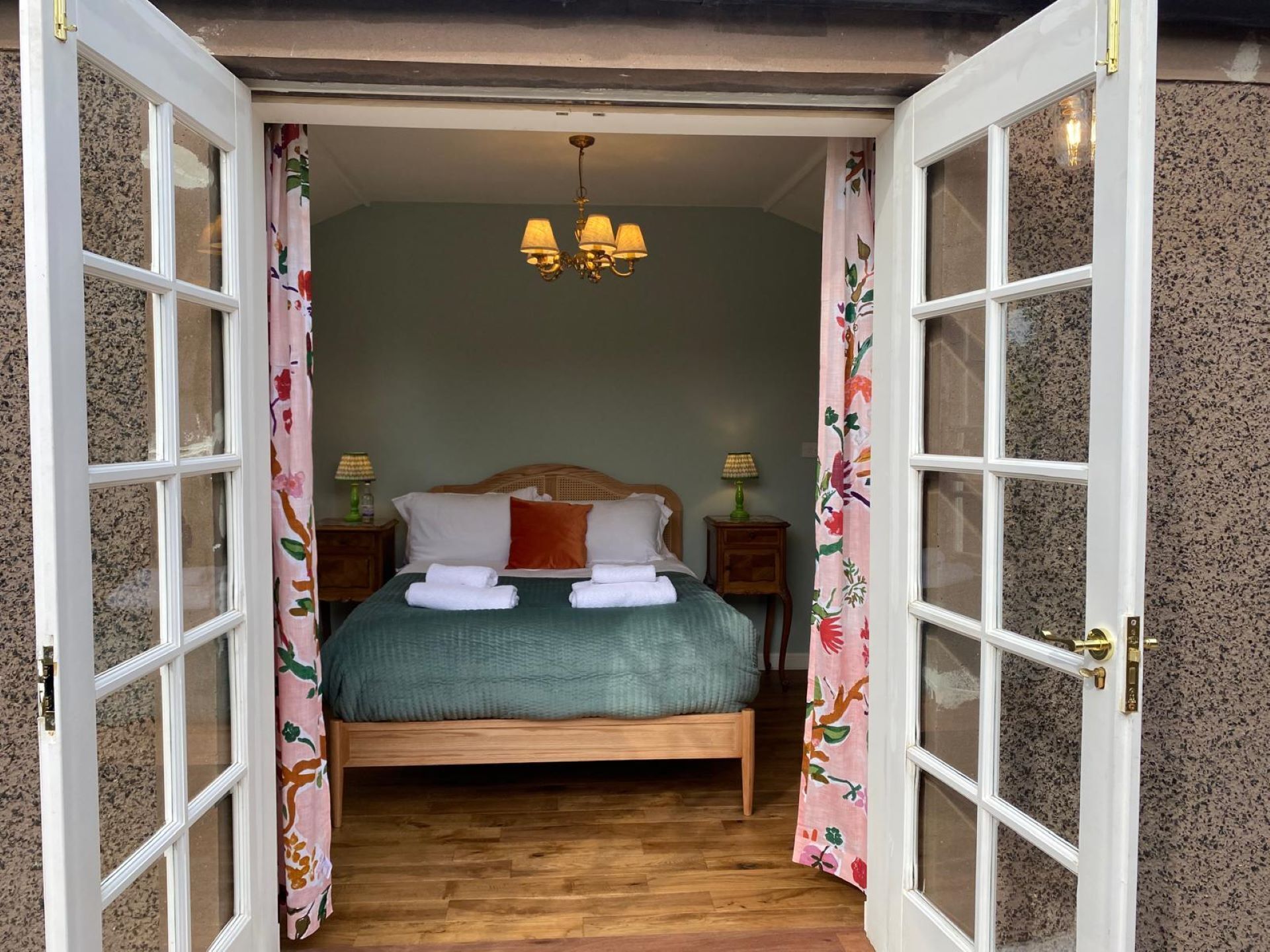 3 bedrooms, bed sheets