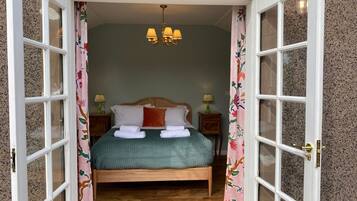 3 bedrooms, bed sheets