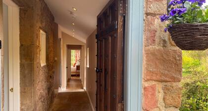 A-listed South Lodge, Dunbar with hot tub