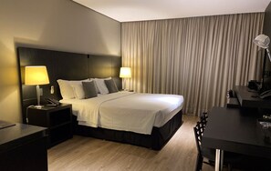 1 bedroom, internet, bed sheets - Suite Double with kitchen by ¼ UmQuarto 7-PR. (Curitiba)