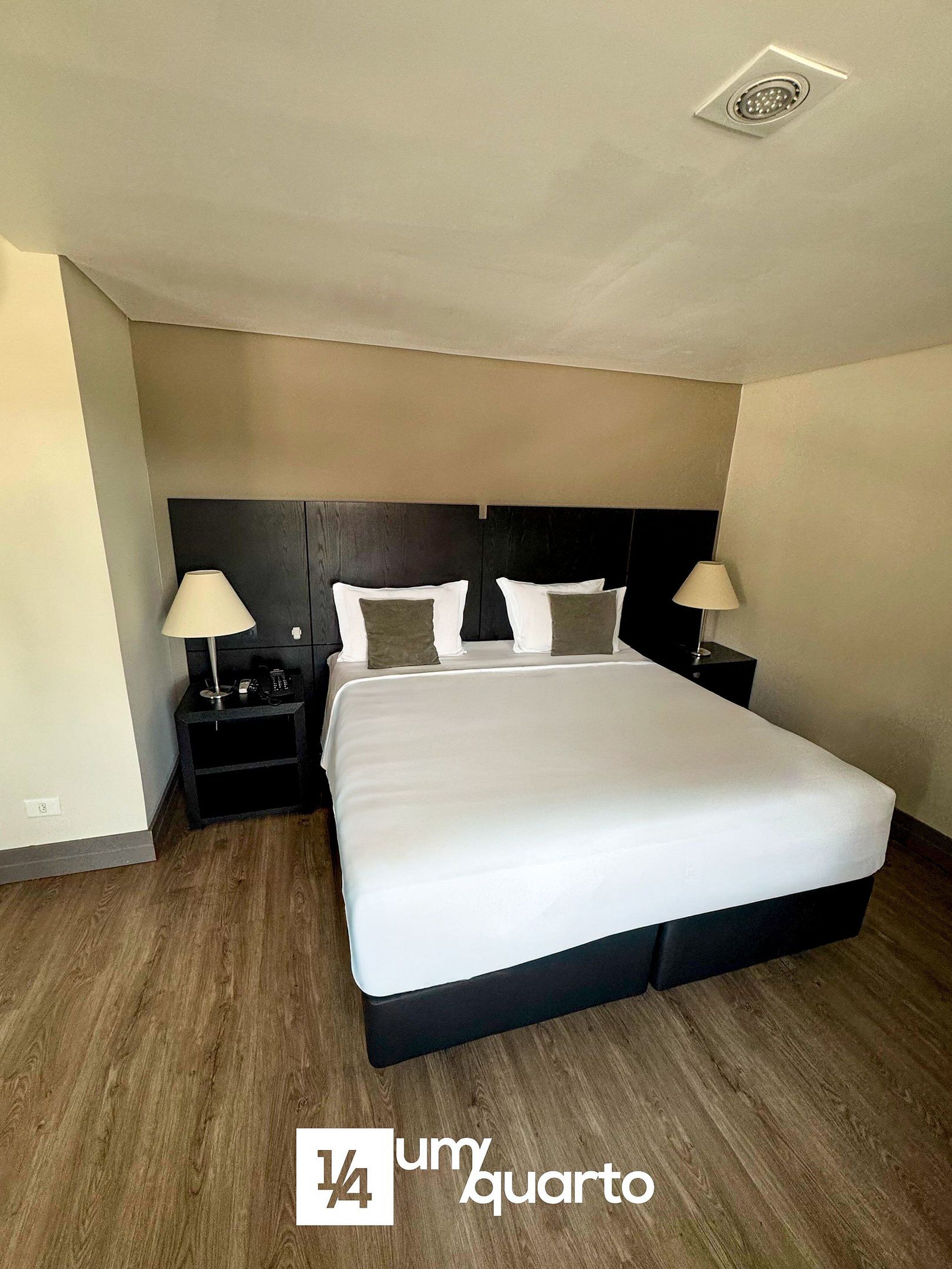 1 多间卧室、上网接入、床单