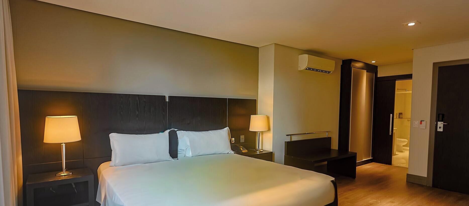 1 quarto, acesso à internet, roupa de cama