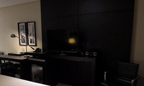 1 bedroom, desk, WiFi, bed sheets