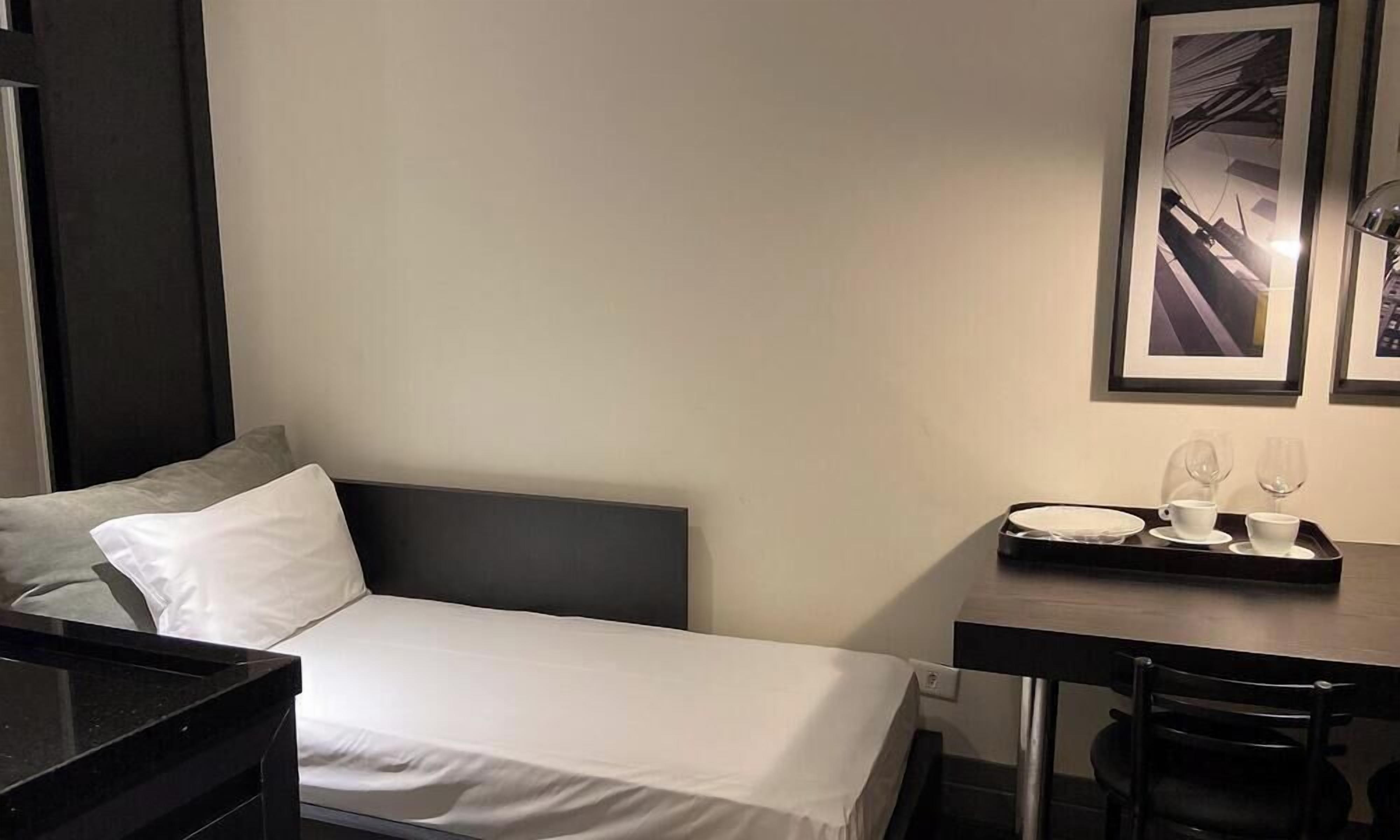 1 bedroom, desk, WiFi, bed sheets