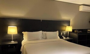 1 bedroom, desk, WiFi, bed sheets