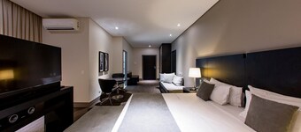 Suite Manhattan by ¼ UmQuarto 10-PR.
