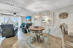 Interior - 🌊Gulf Front Pool, Great Views-Sugar Beach B-14🌊 (Panama City Beach)