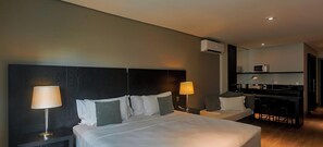 1 bedroom, WiFi, bed sheets - Suite Family with kitchen by ¼ UmQuarto 6-PR. (Curitiba)
