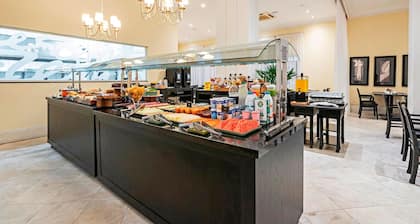 Suite Family with kitchen by ¼ UmQuarto 6-PR.