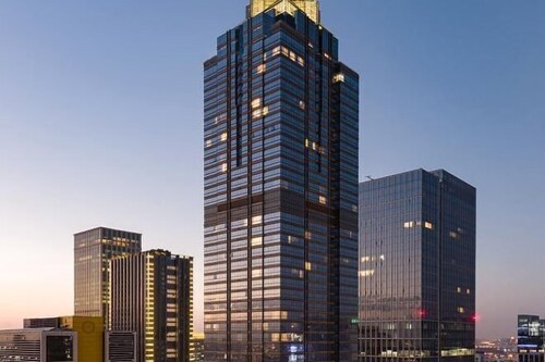 Chongqing Jinyue Bay Hotel（tushuguanditiezhanxinanyiyuandian）