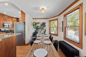 Dining - Excellent Location! Beautiful Home for up to 12 (Milwaukee)