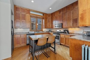 Fridge, microwave, oven, stovetop - Prestigious Location Near Lake Michigan (Milwaukee)