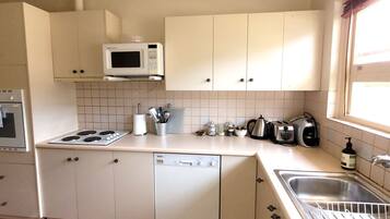 Microonde, forno, lavastoviglie, macchina per tè/caffè