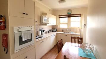 Microonde, forno, lavastoviglie, macchina per tè/caffè