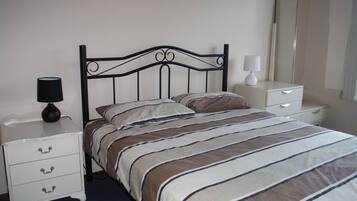 4 bedrooms, iron/ironing board, free WiFi