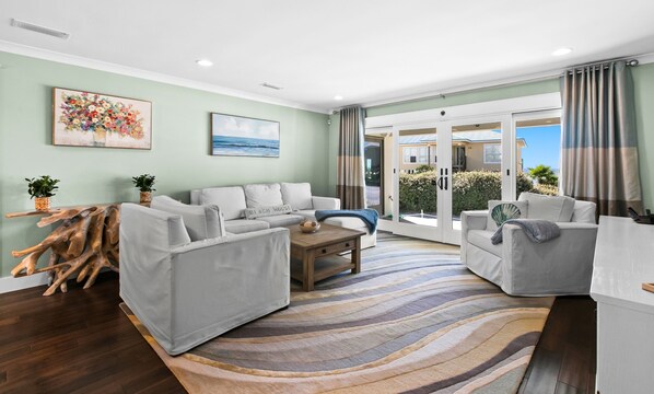 Smart TV, chimenea y estéreo 