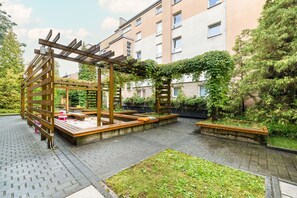 Exterior - Large Apartment With Desk by Renters (Kraków)
