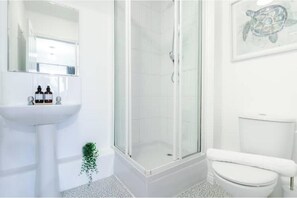 Haartrockner, Seife, Shampoo, Toilettenpapier