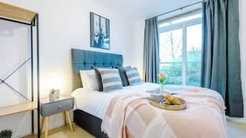 2 bedrooms, iron/ironing board, bed sheets