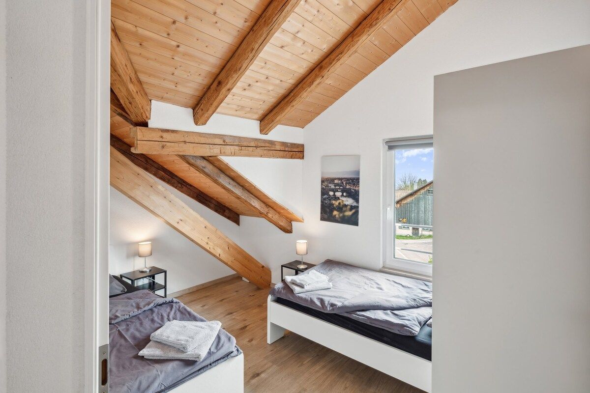 4 bedrooms, desk, iron/ironing board, WiFi