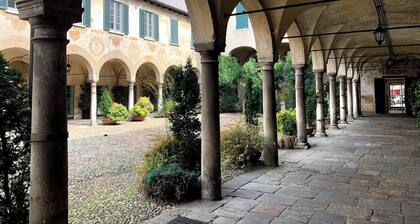 LA TERRAZZA - Very Quiet - Free park - 3 min Varese center and lake - AIR Cond.