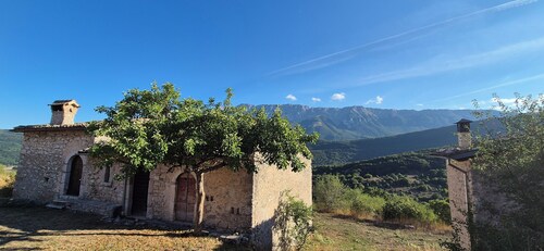 Fabulous Abruzzo Villa Sirente view