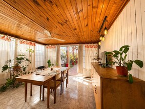 Dining - Casa Jade: A Bright and Cozy Home with a Garden (Godoy Cruz)