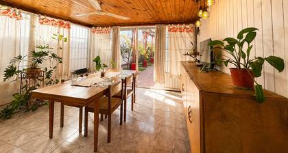 Casa Jade: A Bright and Cozy Home with a Garden