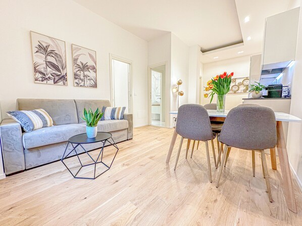 Smart TV - Banfi Luxury Spa - Sauna & Jacuzzi privati (Milano)