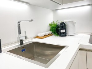 Fridge, oven, stovetop, dishwasher - Cardano suite - 5 minuti dalla Stazione Centrale (Milan)