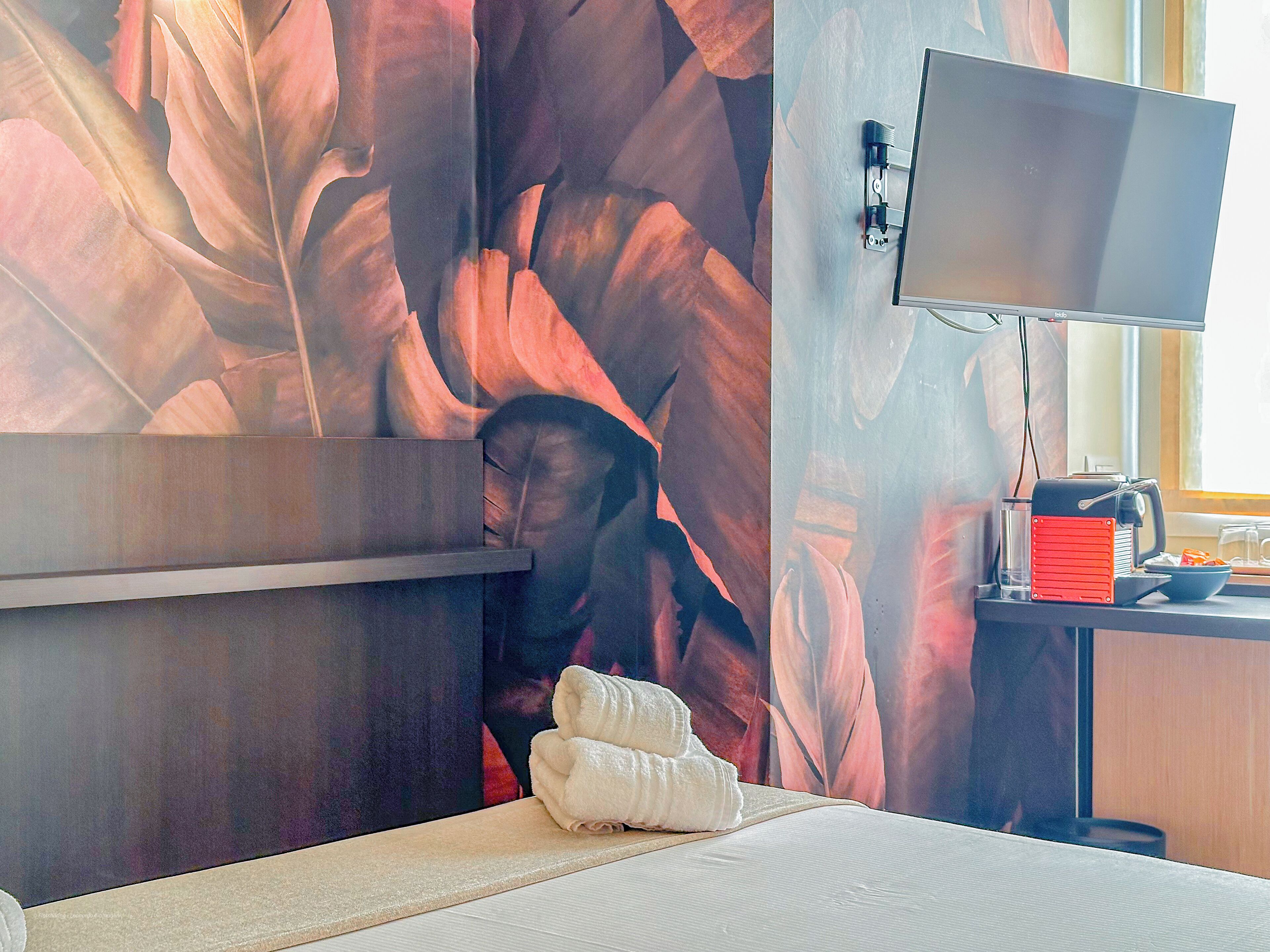 Free WiFi, bed sheets