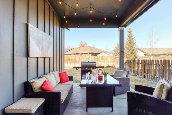 單棟房屋, 多張床, 露台, 花園景 (Bend's Artful Adventure) | 室外用餐