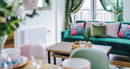 Charming 2Bed Retreat in Historic Coventry