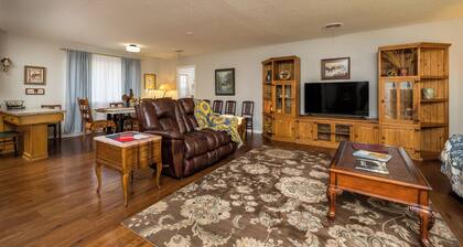 SPRING SALE! Lovely West Texas farm home. 3 bedrm, 2 baths, sleeps 7. No pets.